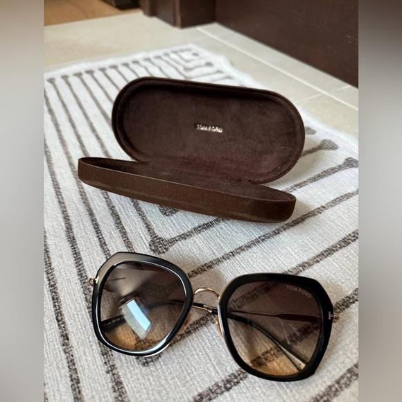 Tom Ford Elegant Black and Gold Sunglasses - Picture 1 of 4